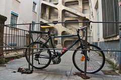 Traboule e bicicletta - Photo of La Mulatière