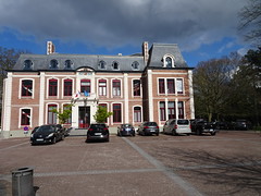 Le château des Tilleuls (façade) qui abrite l'Hôtel-de-ville de Roncq