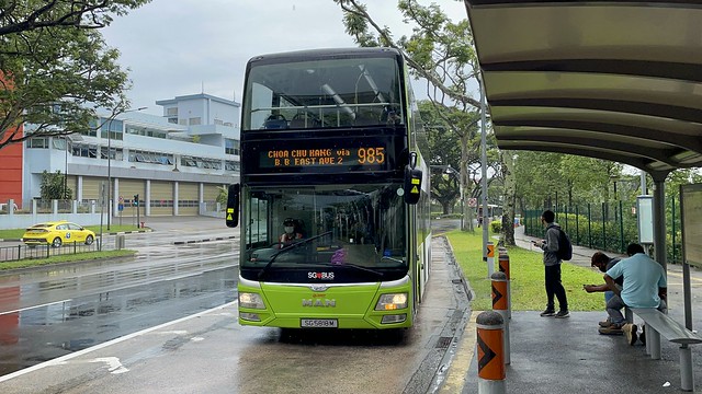 SMRT Buses - MAN A95 (Batch 3) SG5818M on Service 985