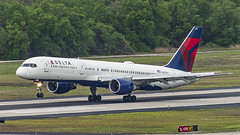 Delta Air Lines Boeing 757-232 N679DA