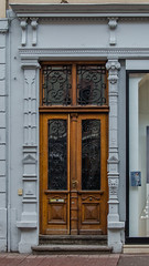 Discrète porte d-immeuble de rapport - Photo of Colmar