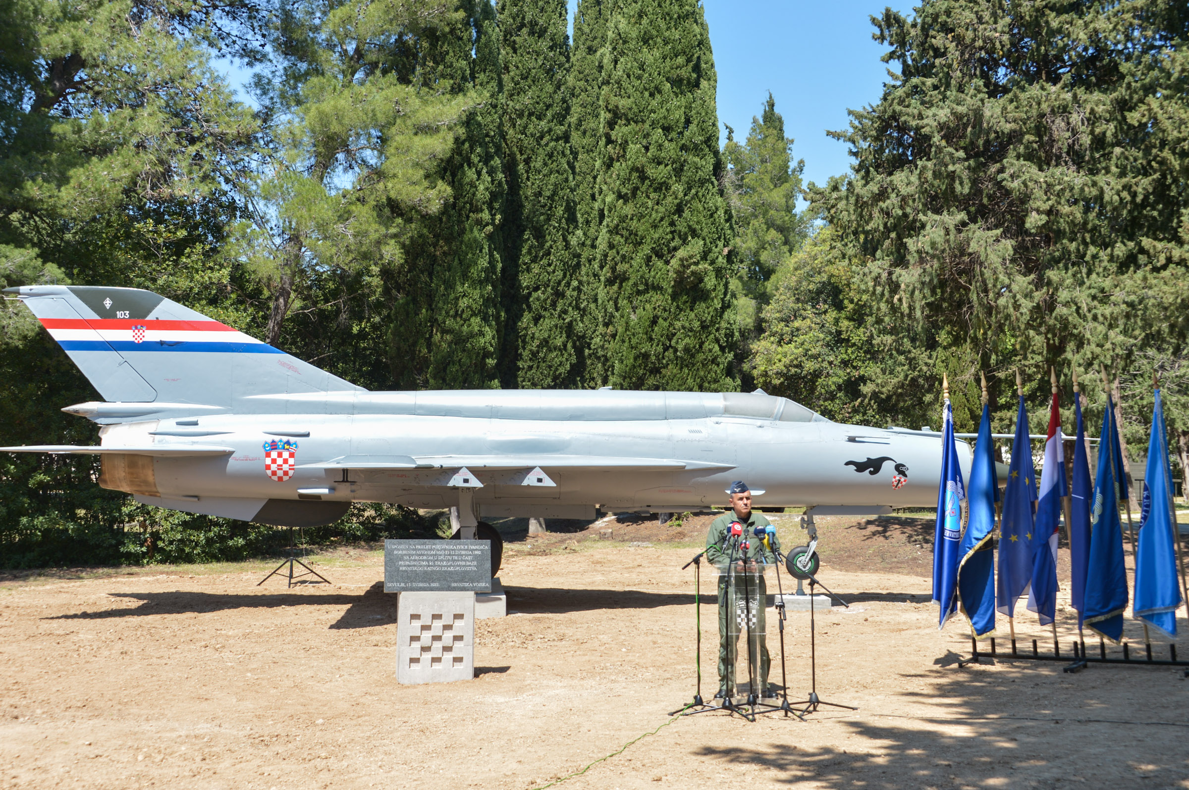 Svečano otkriven eksponat aviona MiG-21 pukovnika Ivandića u Divuljama