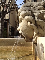 fontaine visage (CARPENTRAS,FR84) - Photo of Monteux