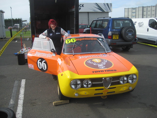 Roz Shaw did a damp Silverstone with ua in her GTAm replica