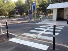 traversée piétonne accessible; aire d-autoroute (MEYRARGUES,FR13) - Photo of Peyrolles-en-Provence