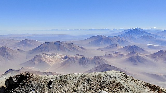 Ausblick vom Gipfel des Llullaillaco, 6723 m.