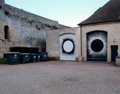 Art by the dumpsters - Photo of Villons-les-Buissons