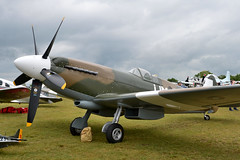 SuperMarine Spitfire PR Mk XIX / F-AZJS - Photo of Lardy