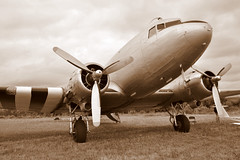 Douglas DC-3 - Photo of Bouray-sur-Juine