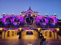 Main entrance to Parc Disneyland, Chessy, France - Photo of Charny