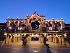 Main entrance to Parc Disneyland, Chessy, France - Photo of Gouvernes