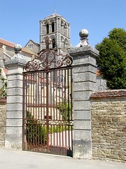 Vézelay (Yonne) - Photo of La Maison-Dieu