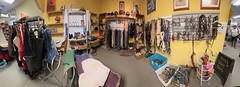 220614-pano-walking-in-circles-thriftstore