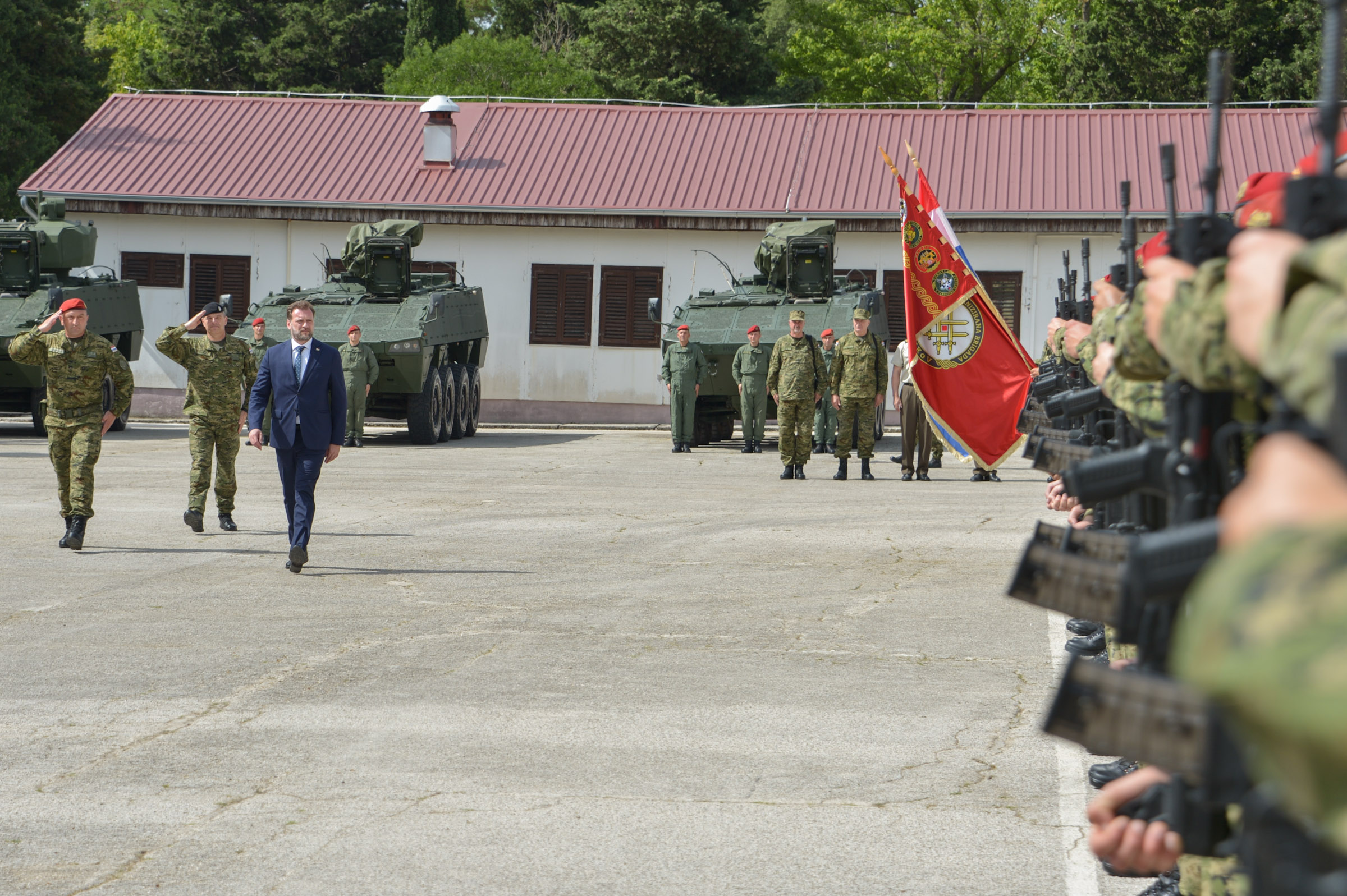 Ministar Banožić u radnom posjetu Gardijskoj mehaniziranoj brigadi