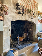 Kitchen Fireplace: Chateau de Trenquelleon, Feugarolles
