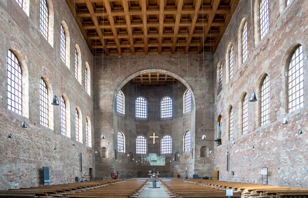 Intérieur médiéval de la basilique constantine à Trèves en Allemagne