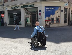 fauteuil roulant (AVIGNON,FR84) - Photo of Châteauneuf-de-Gadagne
