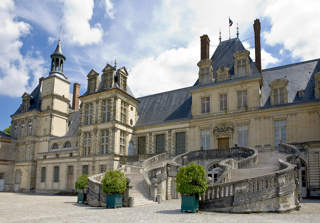 Court principale du chateau de Fontainebleau