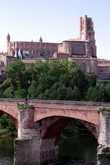 Bridge and cathedral - Photo of Arthès