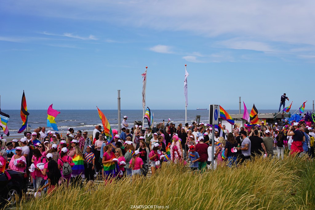 DSC09840 - Beeldbank Pride at the beach