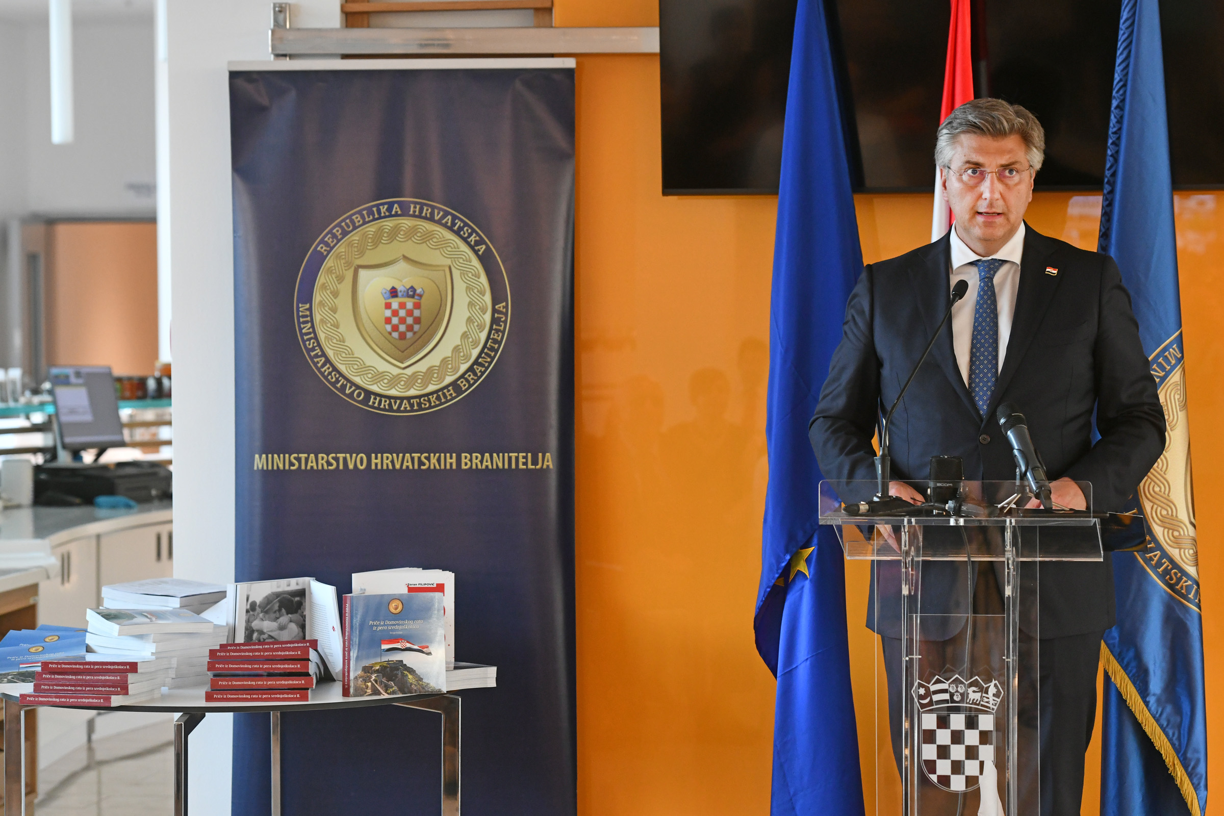 Ministar Banožić na predstavljanju knjige priča iz Domovinskog rata