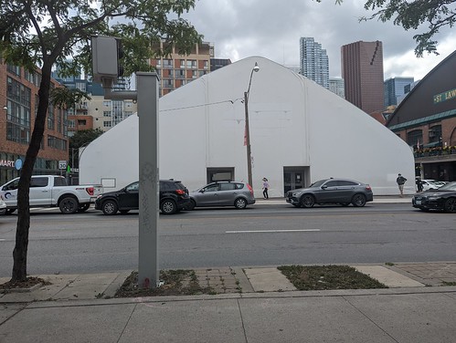 This tent served to partially replace the North St Lawrence market, during construction, 2022 08 09