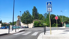 traversée piétonne; rue Saint Jean (ORANGE,FR84) - Photo of Uchaux