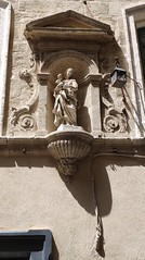 statue -vierge à l-enfant-; rue de la Banasterie (AVIGNON,FR84) - Photo of Avignon