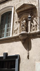 statue 'vierge à l'enfant'; rue de la Banasterie (AVIGNON,FR84)