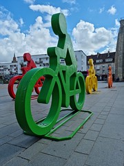 Cyclists sculpture - Photo of Calais