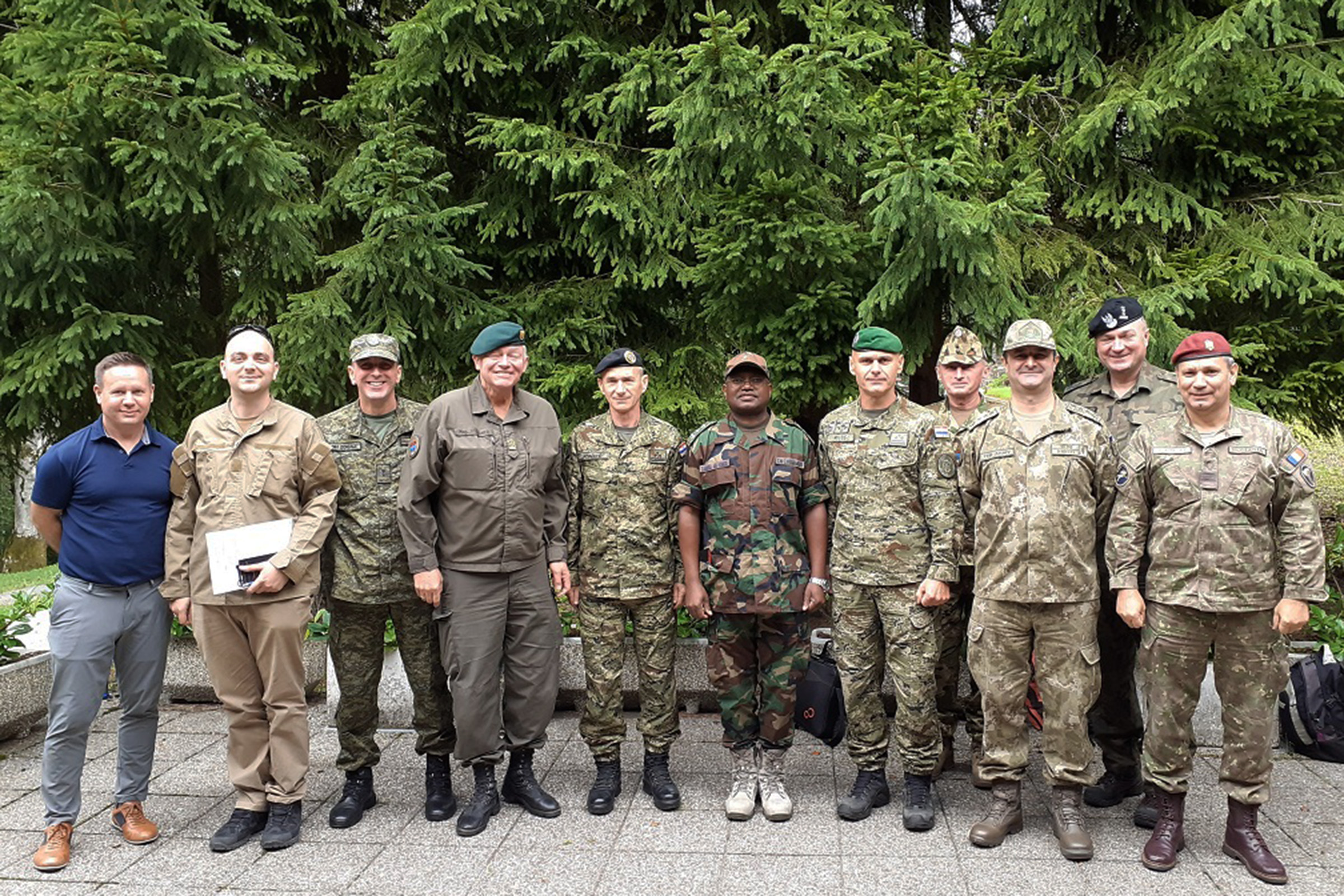 Predstavnici Vojno-diplomatskog zbora u posjetu Zapovjedništvu specijalnih snaga