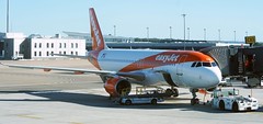 OE-ICW - Airbus A320-214 - easyJet  LYS 200922 - Photo of Pusignan