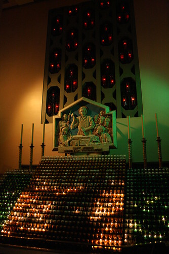 Votive Candles in St. Joseph's Oratory/Bougies votives à l'Oratoire Saint-Joseph