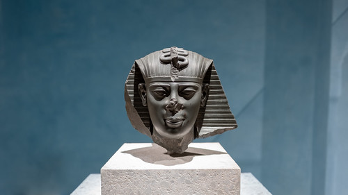 Cabeza de una estatua del faraón Amasis, Neues Museum