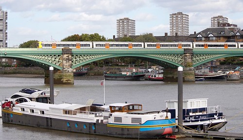 Class 378 229 EMU on Battersea Bridge
