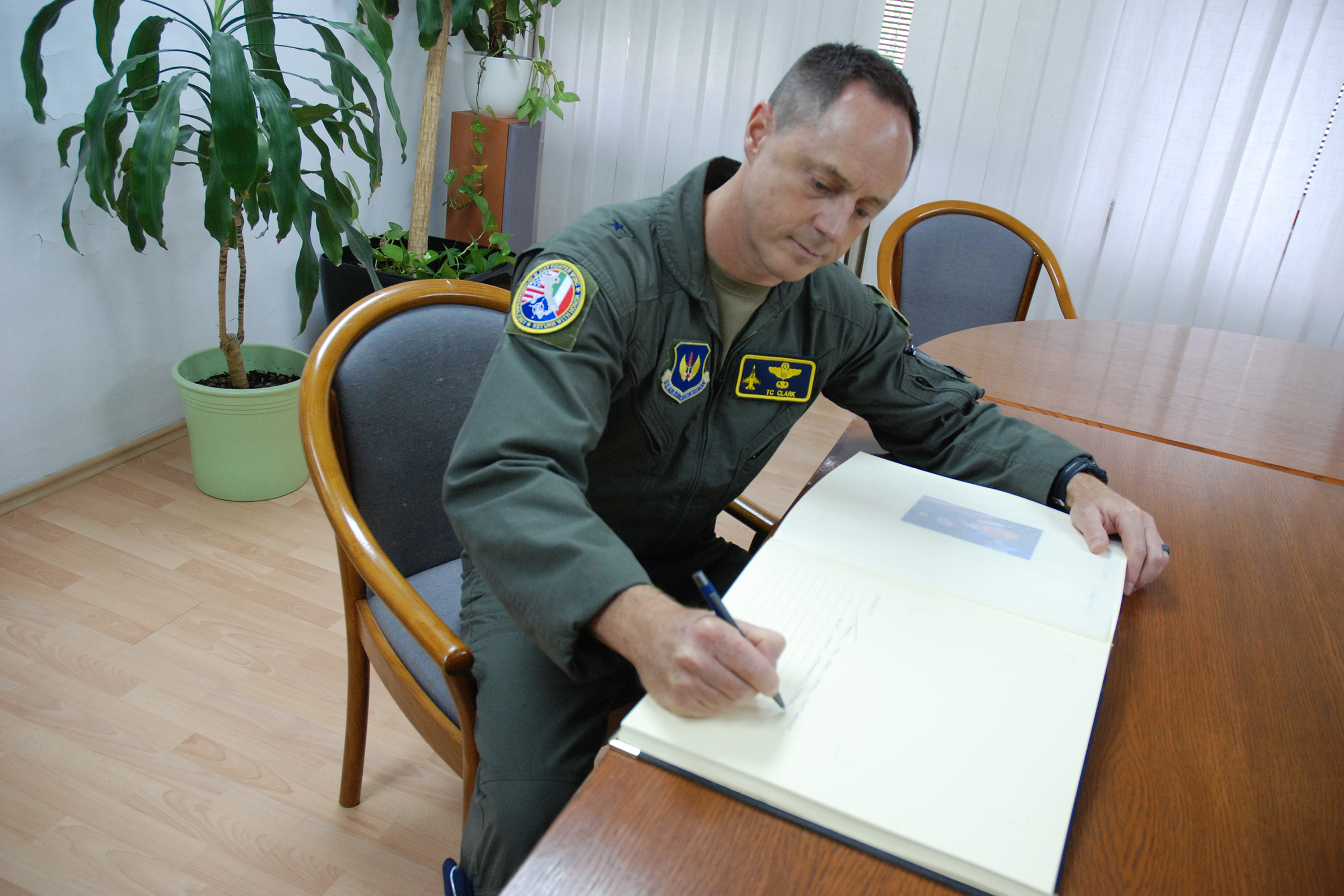 Zapovjednik 31. krila zrakoplovne baze Aviano brigadni general Tad D. Clark u službenoj posjeti HRZ-u