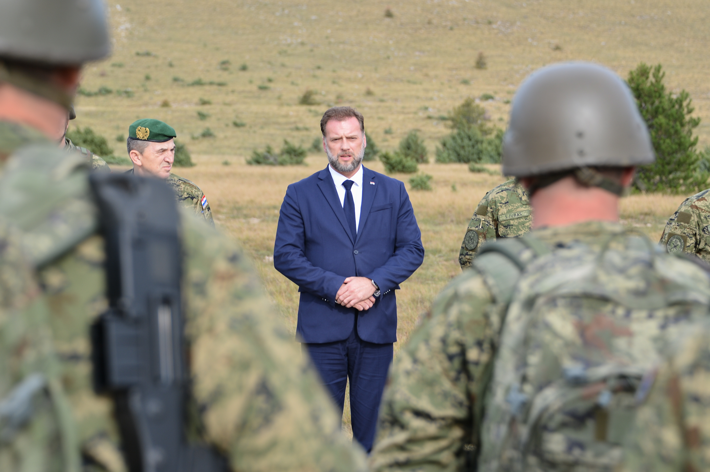 Ministar Banožić obišao obuku pripadnika pričuvnog sastava HV-a