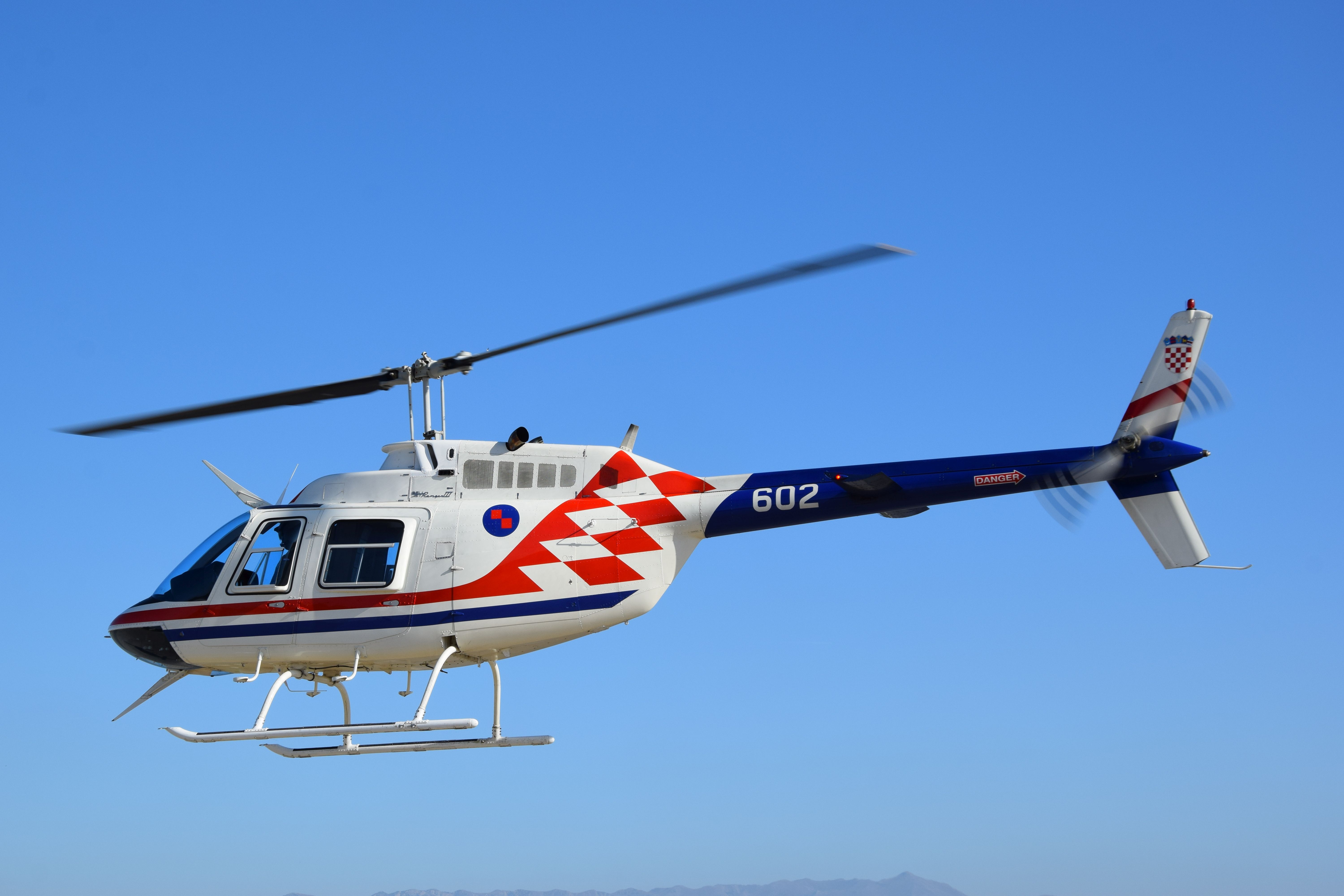 Prvi letovi 28. naraštaja učenika – letača na helikopterima Bell-206B