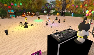 28thOct2022: DJ Brandi and Halloween Pawtee! 12Noon-1pmSLT