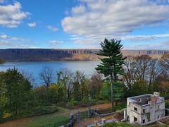 View of the Hudson River from Untermyer Park, Yonkers, New York (USA)