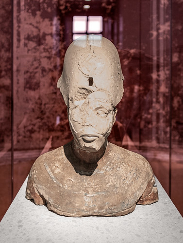 Busto de Akhenatón, Neues Museum