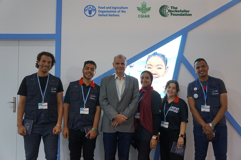 WorldFish&#039;s Ahmed Nasr-Allah with young Egyptian volunteers at the 27th United Nations Climate Change Conference (COP27). Photo by Aniss Khalid, WorldFish.