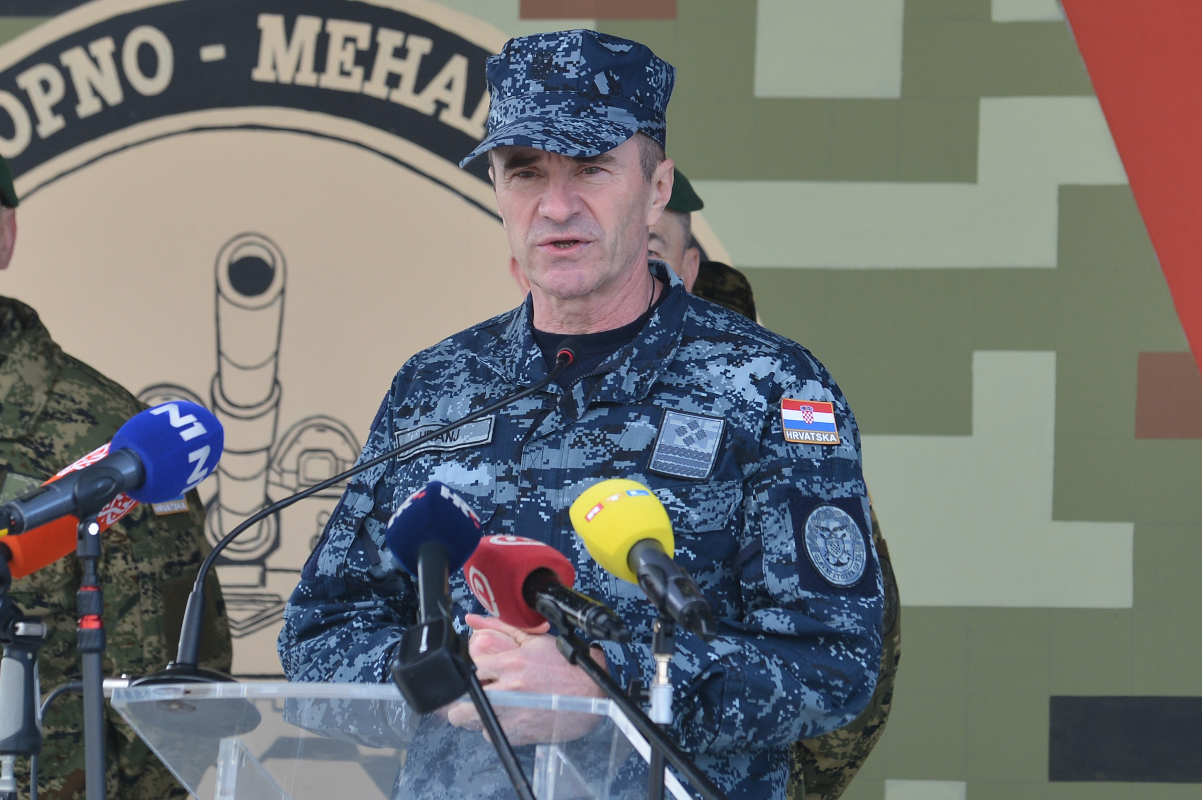 Ministar Banožić ispratio pripadnike 38. HRVCON-a u NATO operaciju KFOR