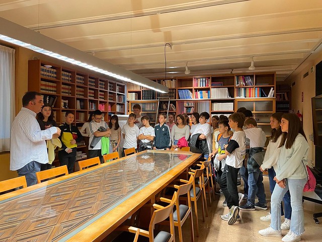 visita  guiada a la Sede a un grupo de alumnos de 2º ESO del Colegio Sagrada  Familia de Zaragoza