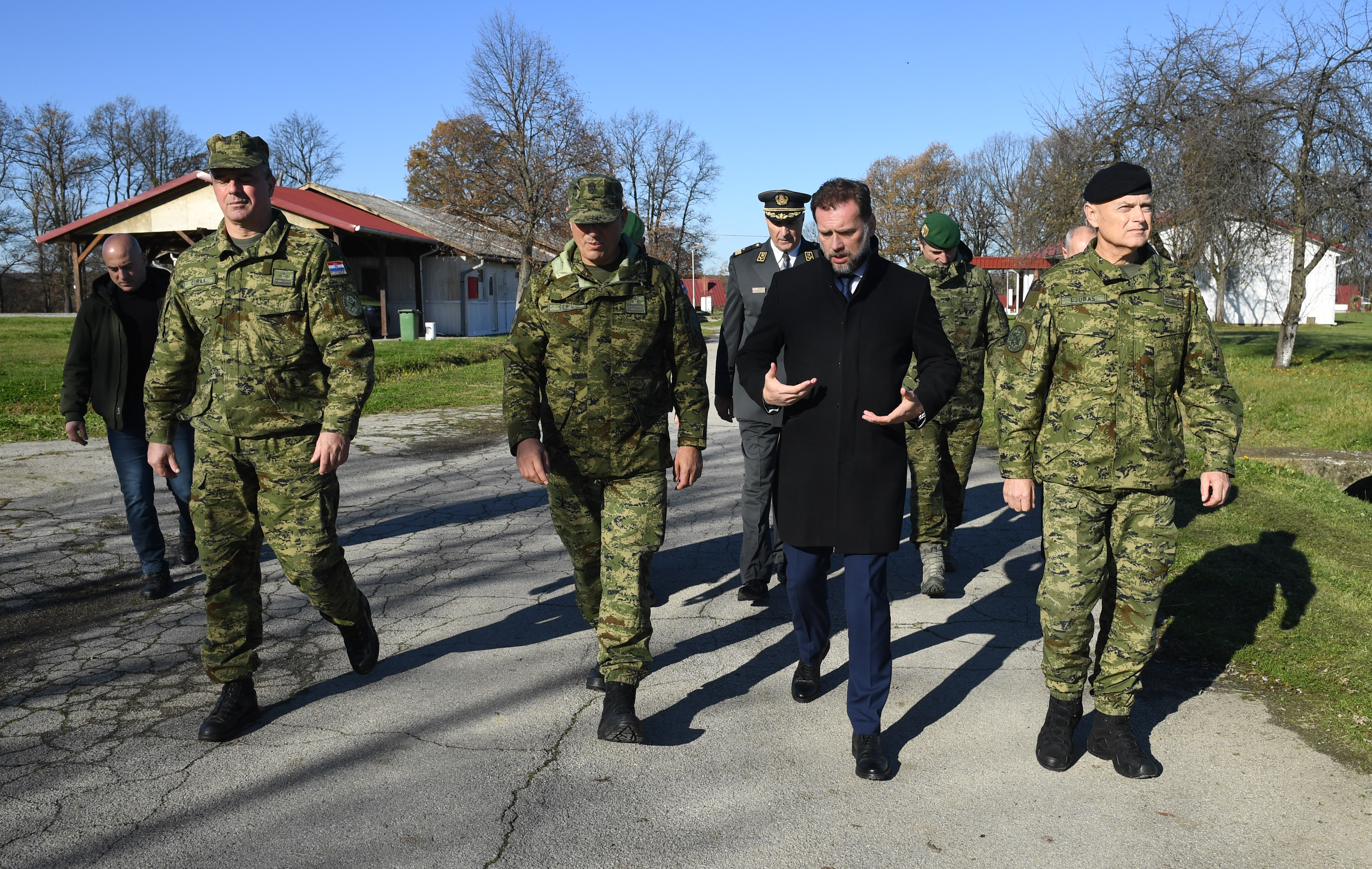 Ministar Banožić uručio prve ugovore o djelatnoj vojnoj službi novim pripadnicima HV-a
