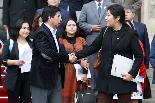 El presidente Pedro Castillo acompaña a los ministros al Patio de Honor de Palacio de Gobierno, antes de que acudan al Congreso