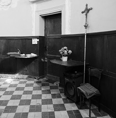 Behind the altar in Saint-Nicolas of Beaumesnil - Photo of Sébécourt