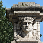 Ingresso monumentale al Parco del Colle Oppio dalla Piazza del Colosseo - https://www.flickr.com/people/82911286@N03/