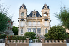 5986 Royan et son architecture insolite - Photo of Saint-Palais-sur-Mer