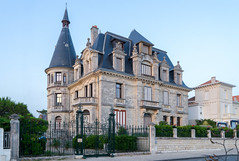 5995 Royan et son architecture insolite - Photo of Saint-Palais-sur-Mer
